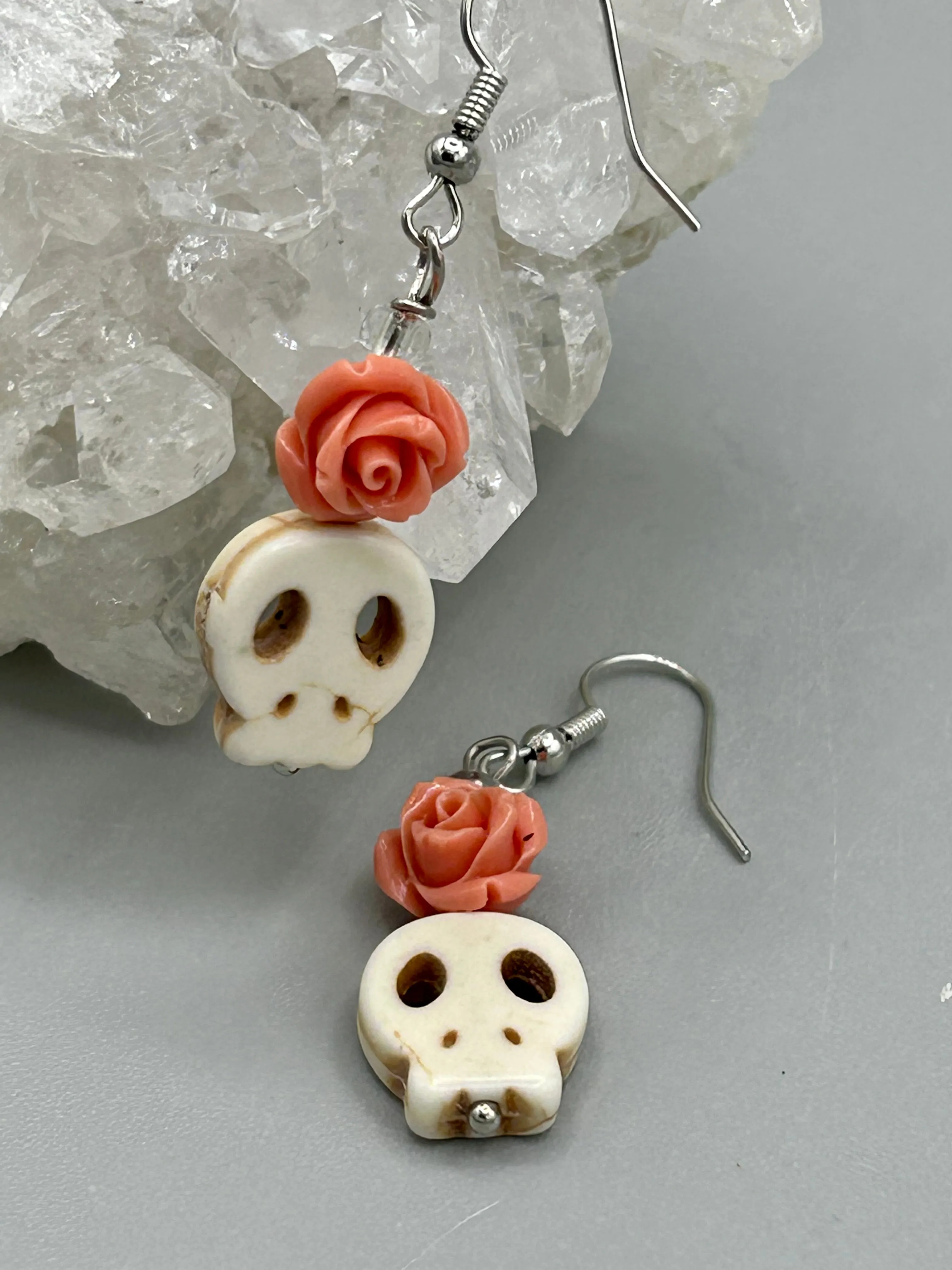 Howlite Skull Beads With Peachy Coral Rose Beaded Earrings, Pastel Goth, Dia De Los Muertos Calavera, Day of the Dead Jewelry, La Catrina