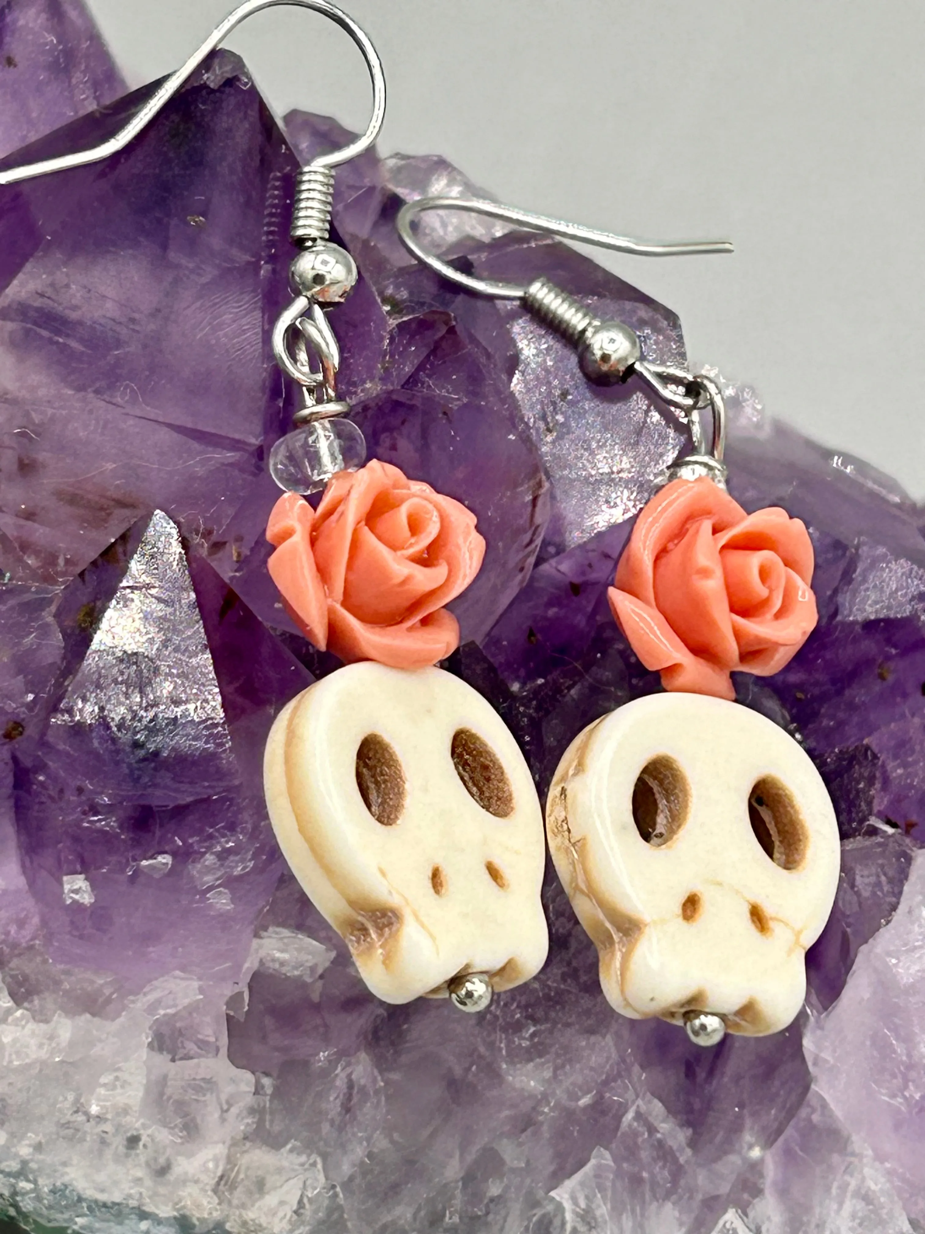 Howlite Skull Beads With Peachy Coral Rose Beaded Earrings, Pastel Goth, Dia De Los Muertos Calavera, Day of the Dead Jewelry, La Catrina