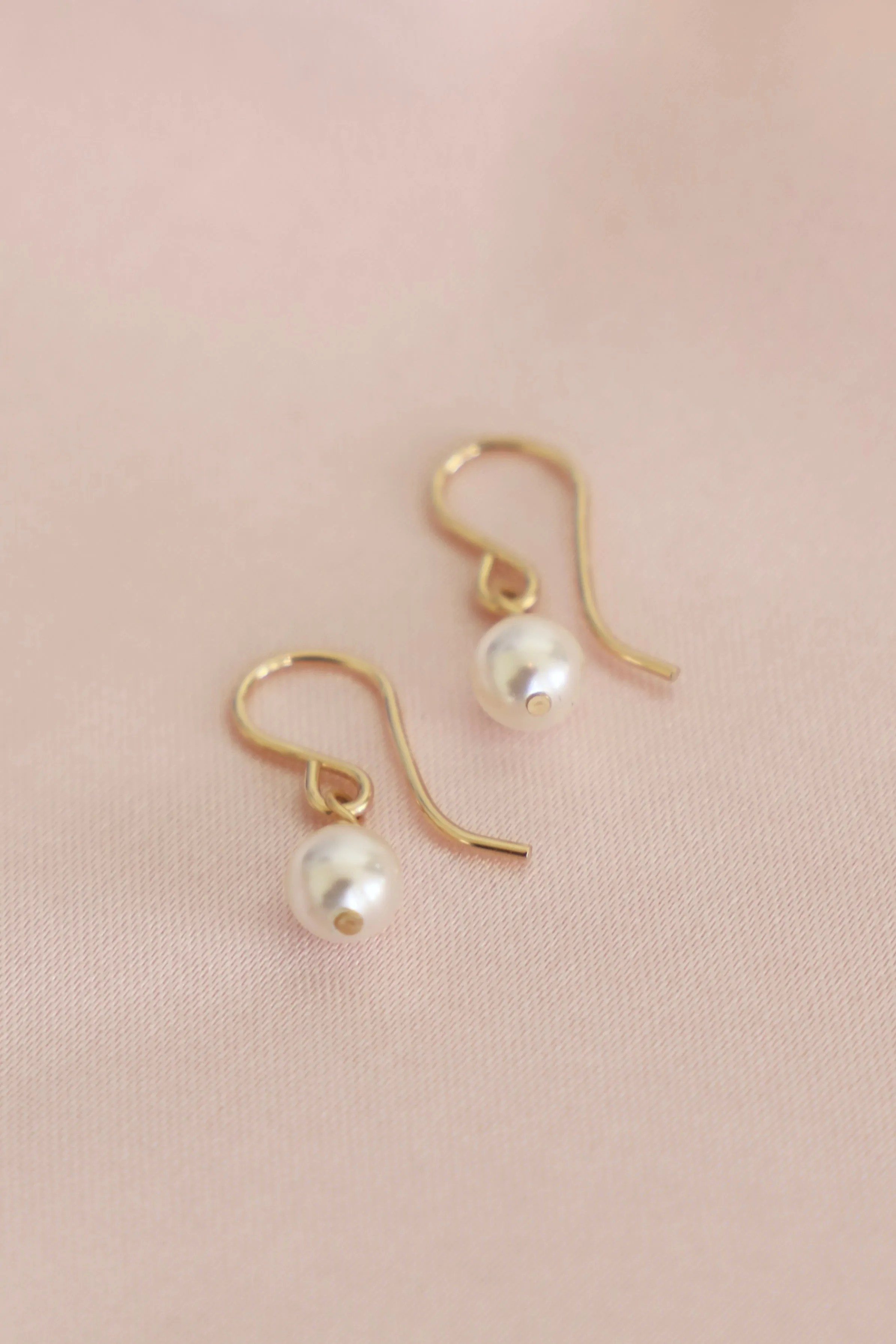 MINI PEARL EARRINGS