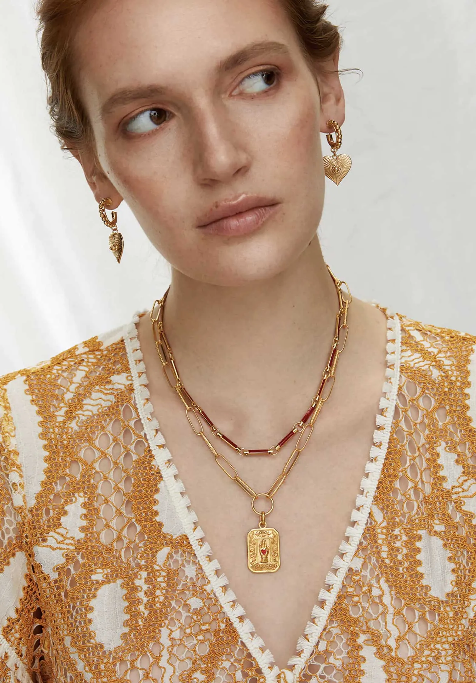 Pendant Heart In Hand Gold